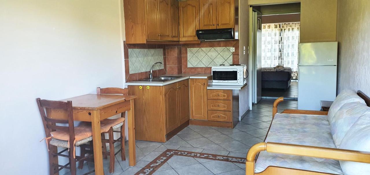 Halikoura Beach Apartments Stoupa Bagian luar foto