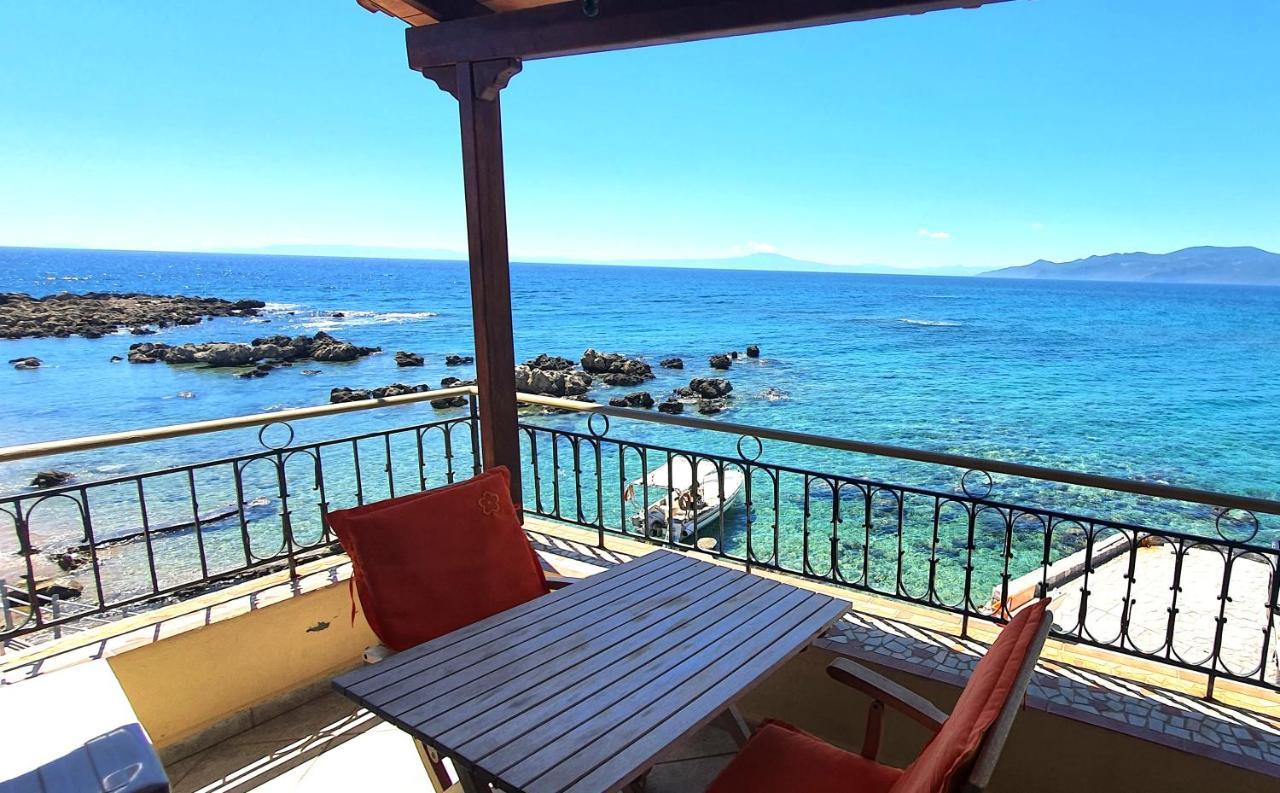 Halikoura Beach Apartments Stoupa Bagian luar foto