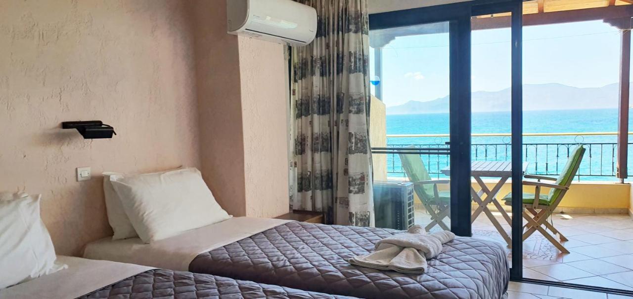 Halikoura Beach Apartments Stoupa Bagian luar foto