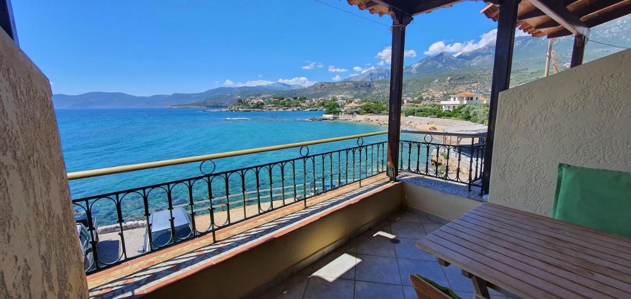 Halikoura Beach Apartments Stoupa Bagian luar foto