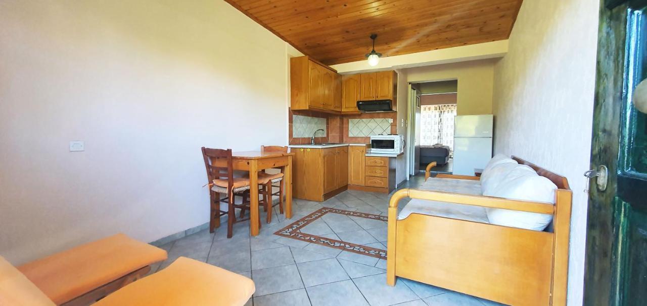 Halikoura Beach Apartments Stoupa Bagian luar foto