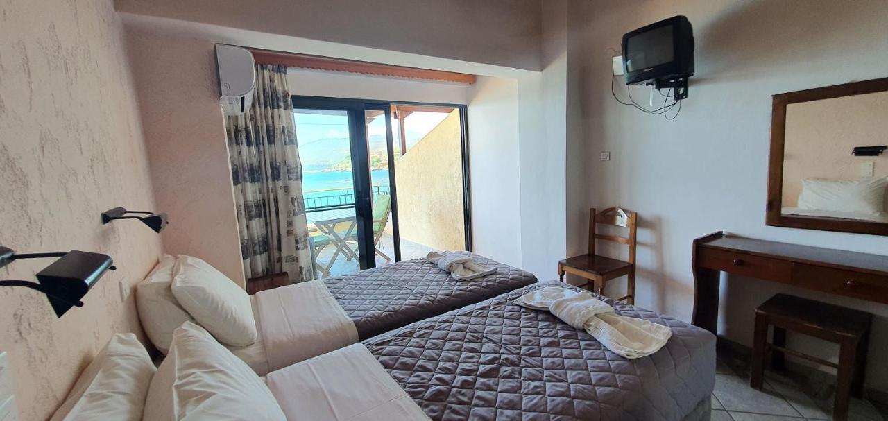 Halikoura Beach Apartments Stoupa Bagian luar foto