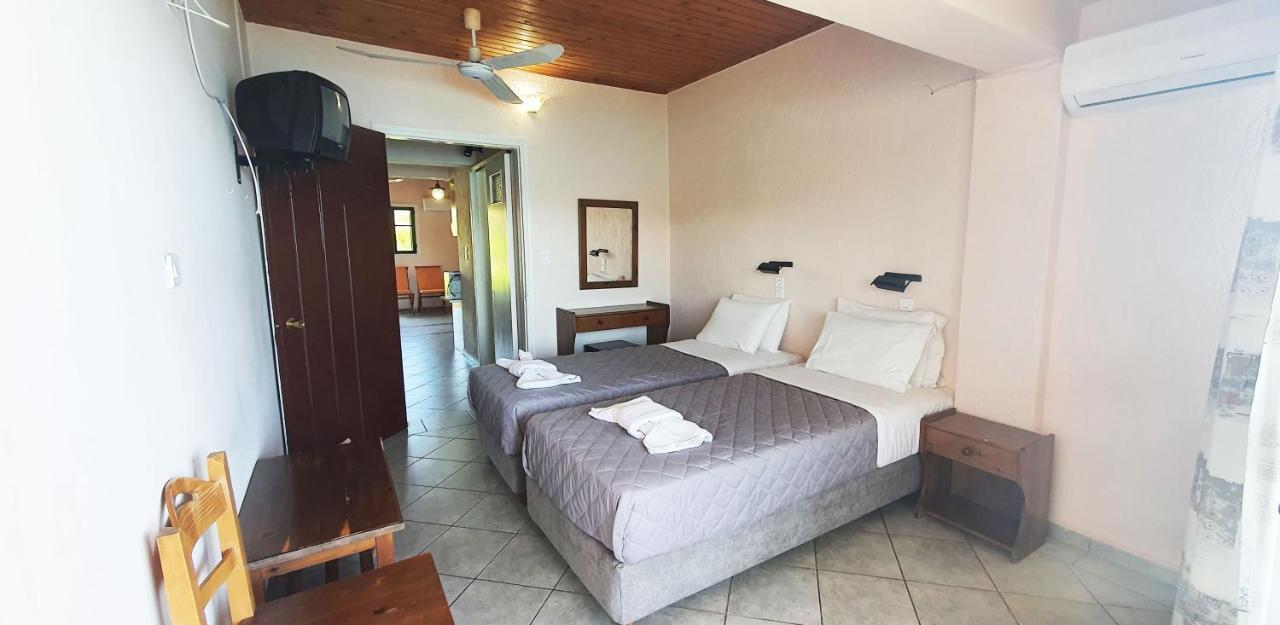 Halikoura Beach Apartments Stoupa Bagian luar foto