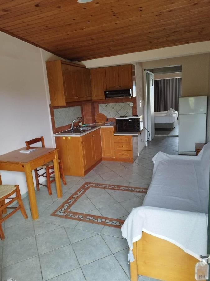 Halikoura Beach Apartments Stoupa Bagian luar foto