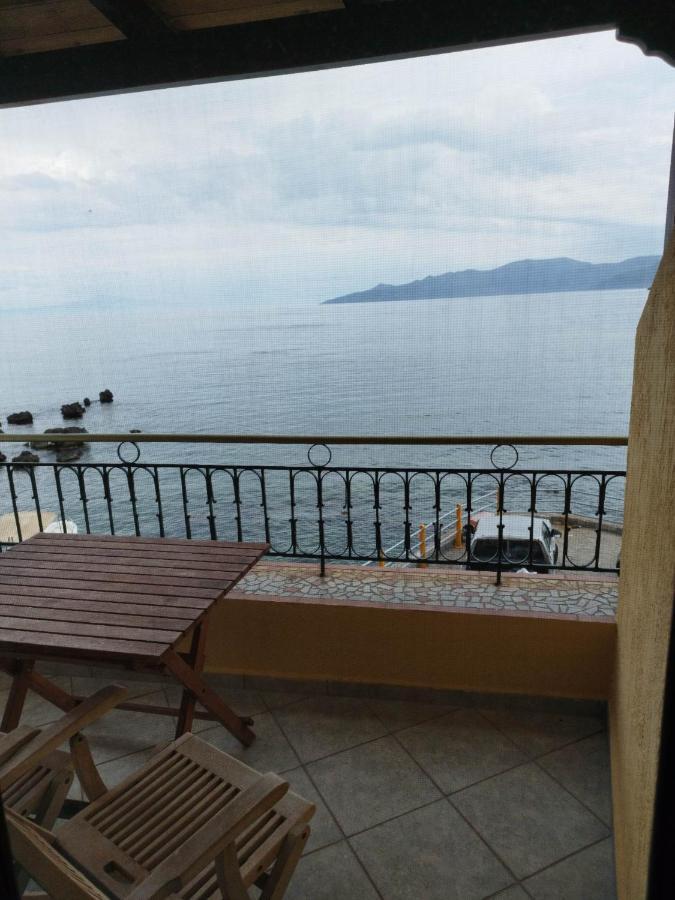 Halikoura Beach Apartments Stoupa Bagian luar foto