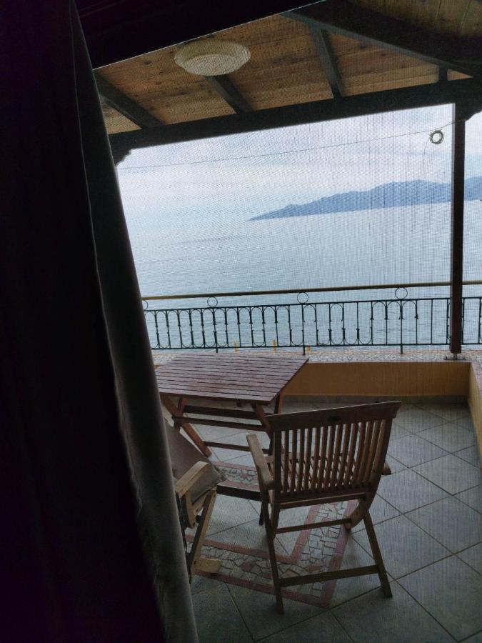 Halikoura Beach Apartments Stoupa Bagian luar foto